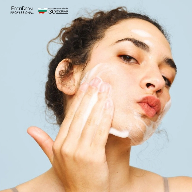Những Lưu Ý Quan Trọng Khi Skincare Cho Da Khô Nhạy Cảm Những Lưu Ý Quan Trọng Khi Skincare Cho Da Khô Nhạy Cảm